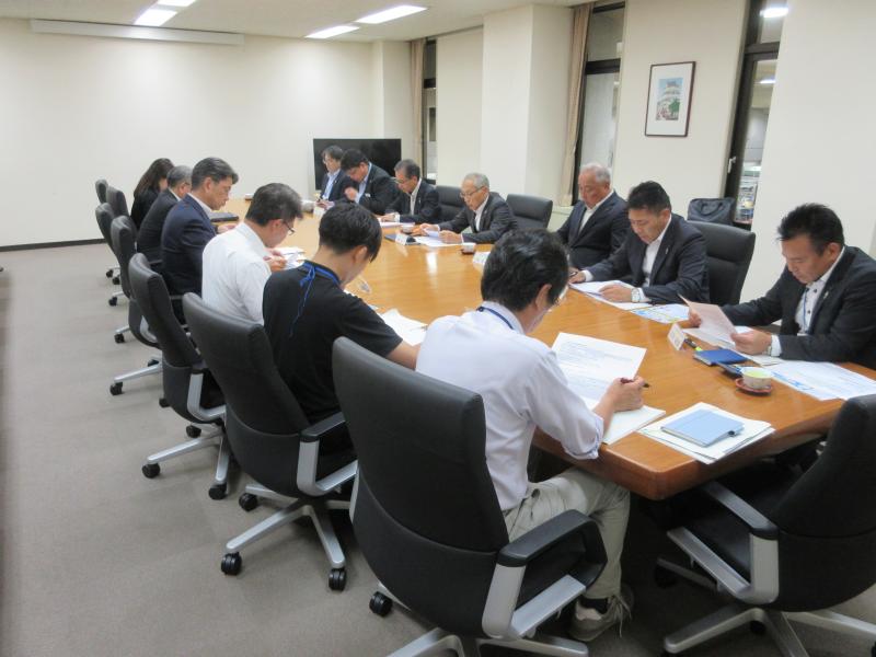JAかながわ西湘の天野組合長らと、各種課題への対策を検討