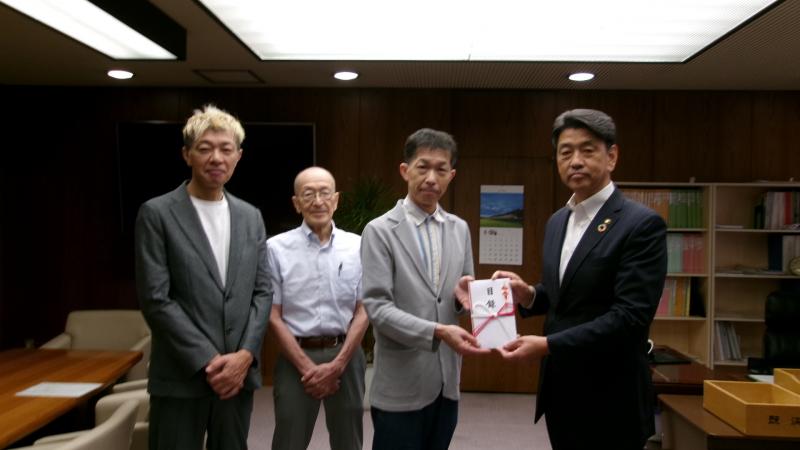 柳家三三師匠から、熊本地震復興への義援金をお預かり