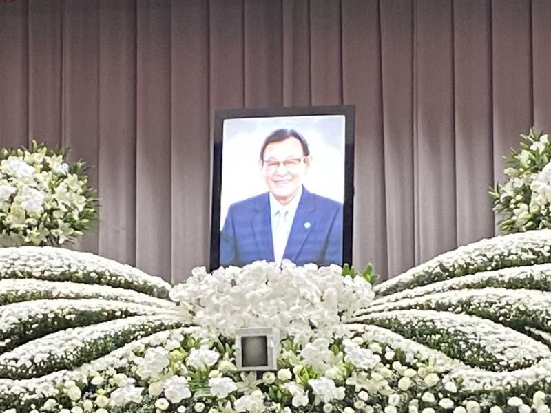 北茨城市・豊田稔市長の市葬にて、にこやかな遺影