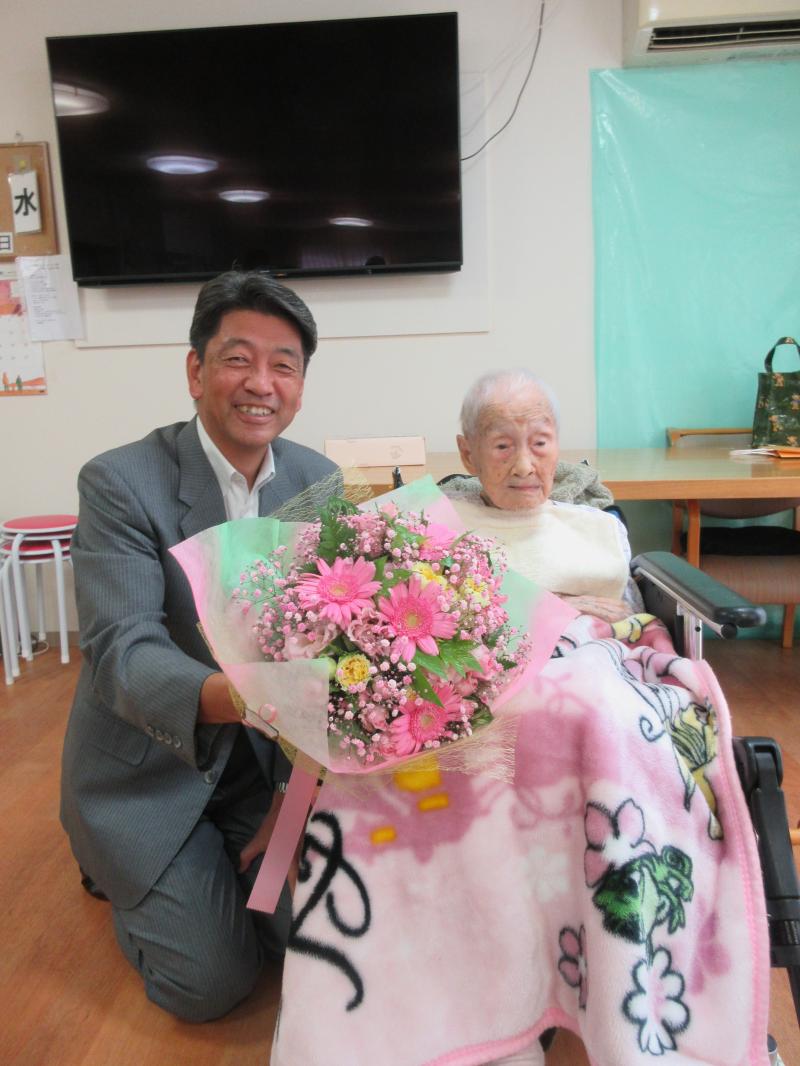 市最高齢の近江いよ子さんを訪問