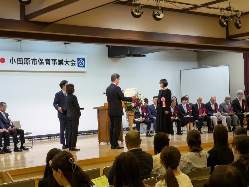 小田原市保育事業大会にて、永年勤続表彰の感謝状を贈呈