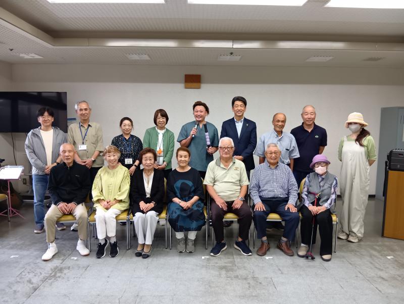 東栢山道上自治会の敬老行事にて