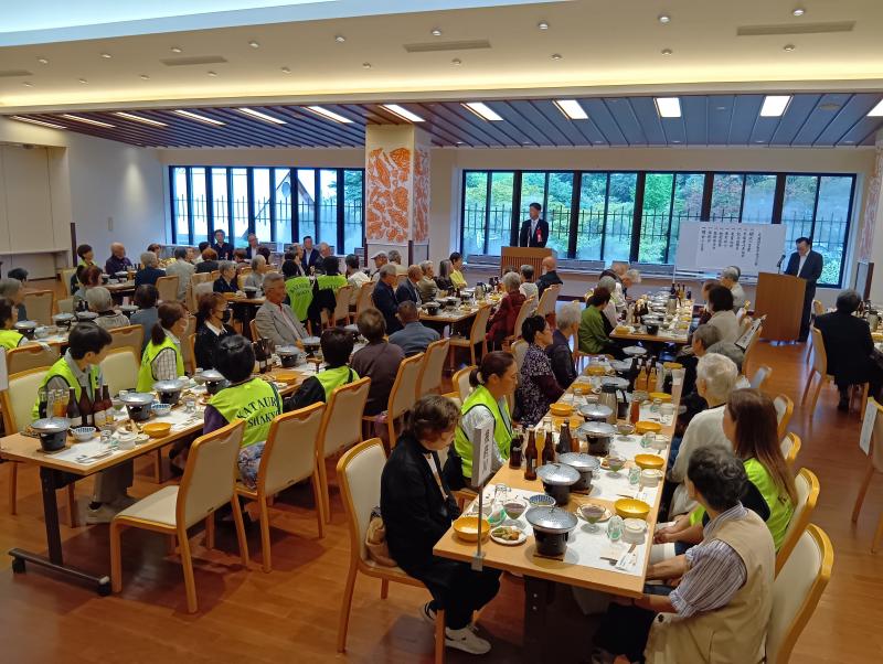 鮑屋さんの後、鈴の音ホールへ訪問。片浦地区敬老行事にてご挨拶