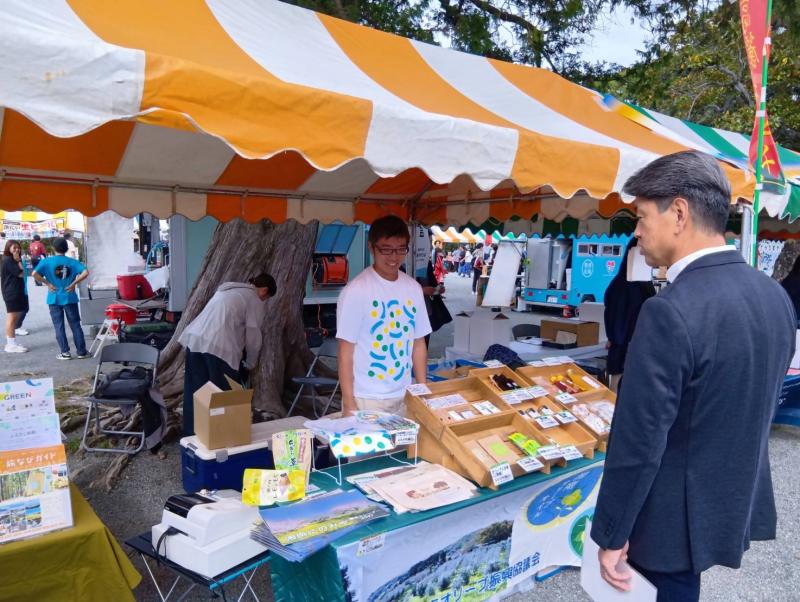 ローカルフードマルシェにて、出店された各市町の皆さんと