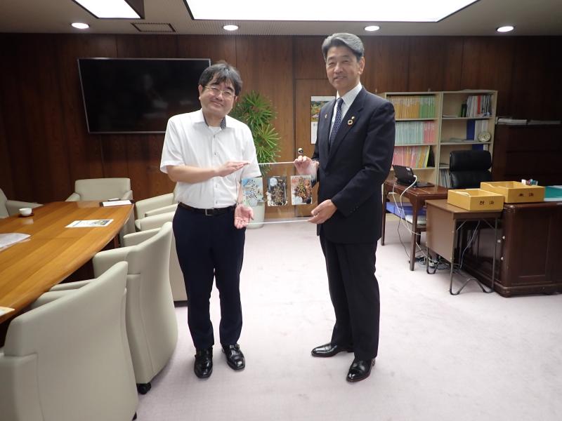 小田原印刷局の皆さんから「特製コラボ御城印」を頂く