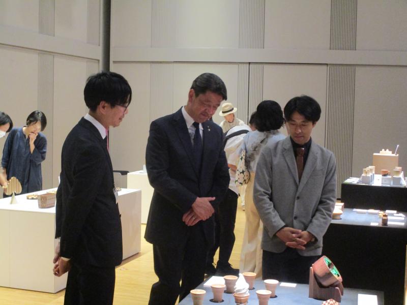 「木・技・匠の祭典」木工－1グランプリの展示会場にて