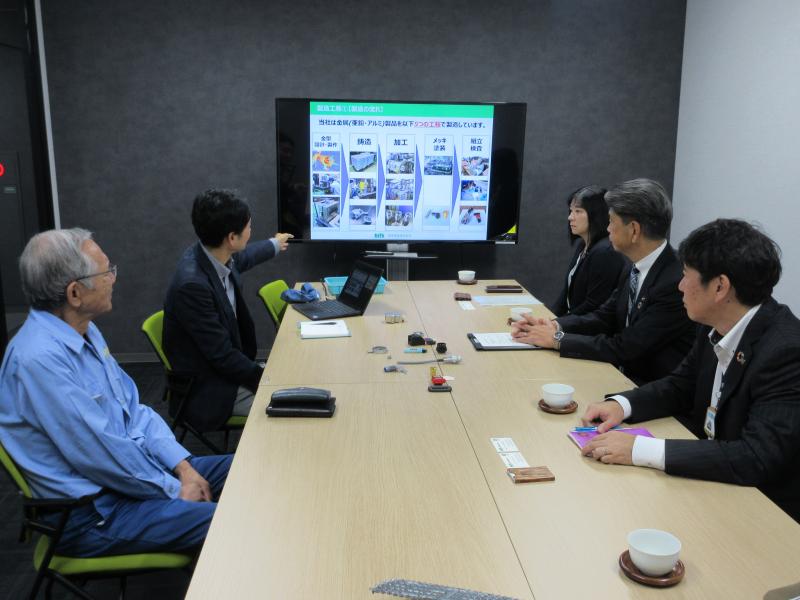 相洋産業(株)の内田社長から、事業内容についてレクチャー