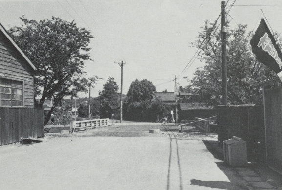 久野川橋、現市役所前の道路