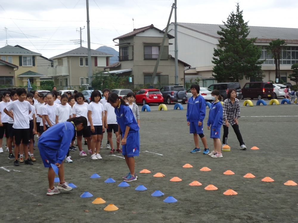 小学生への陸上技術指導