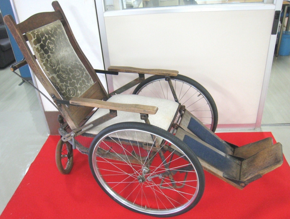 箱根式車椅子(箱根病院蔵)