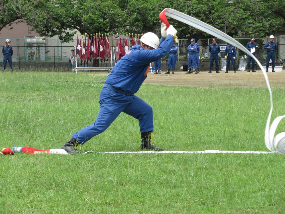 消防団員ホース延長