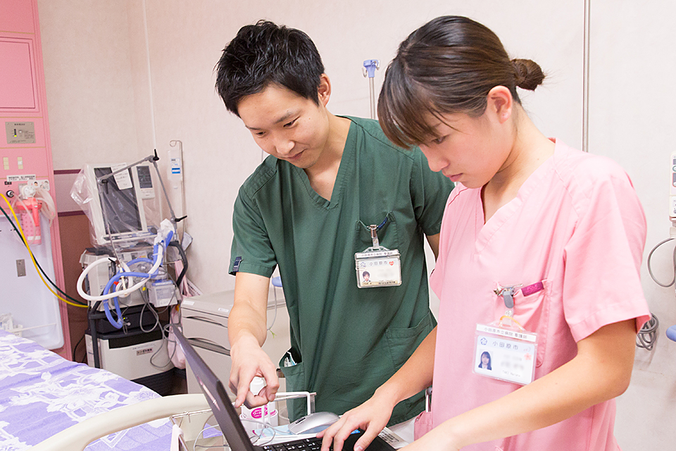 3階東病棟新人とプリセプターの写真2