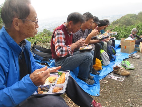 昼食