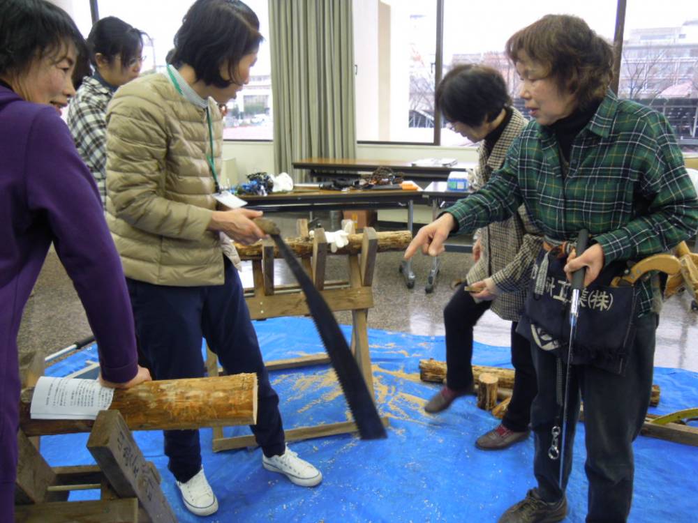 刃の長いノコギリに挑戦！