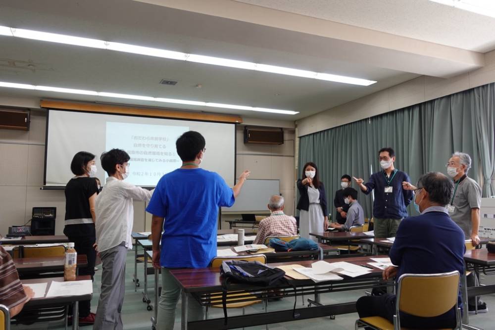 自己紹介の順番を決める様子