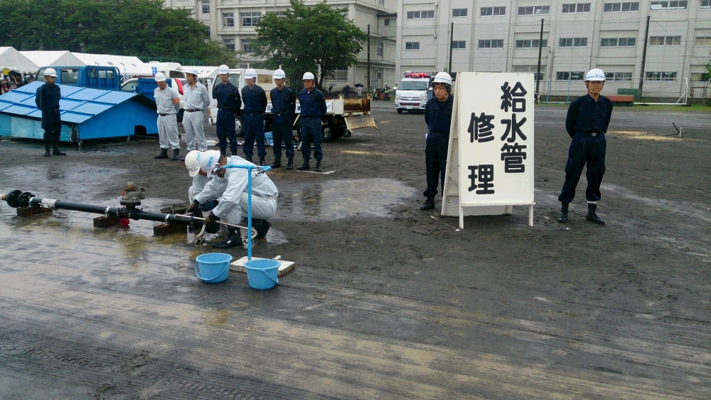 ライフライン復旧訓練(管工事組合による水道管の修復作業)