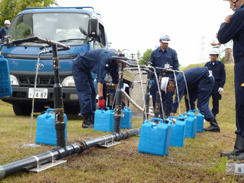 ポリタンクへの給水