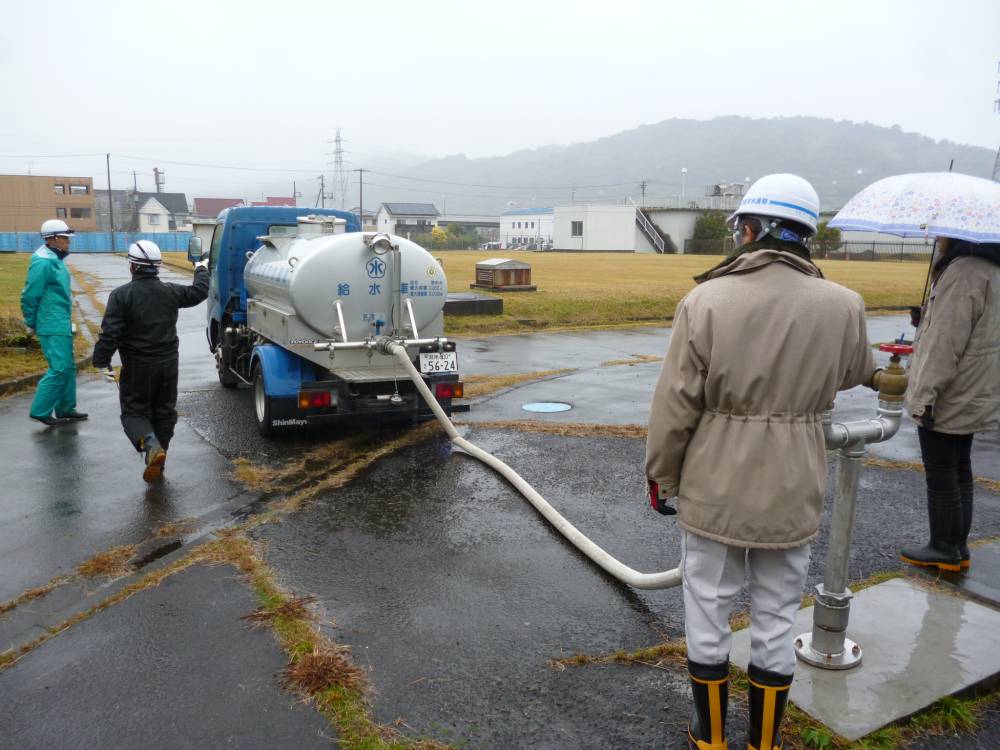 給水車の補水訓練