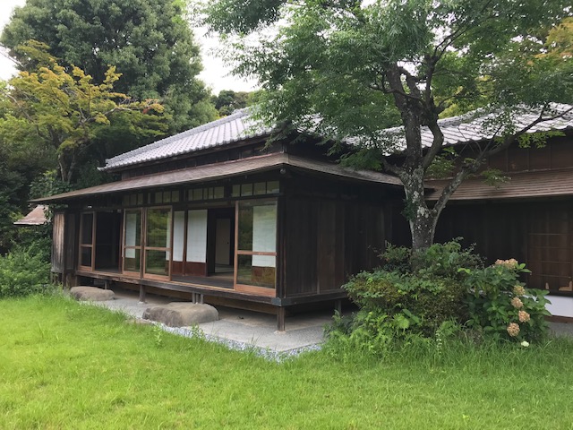 皆春荘:庭園より望む主屋