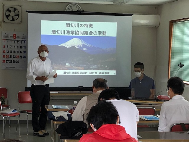 酒匂川漁業協同組合 組合長 篠本幸彦氏の講義の様子