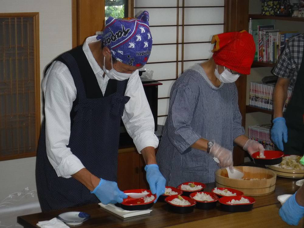 お結びころりんでの体験の様子