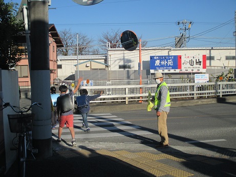 横断歩道の見守り