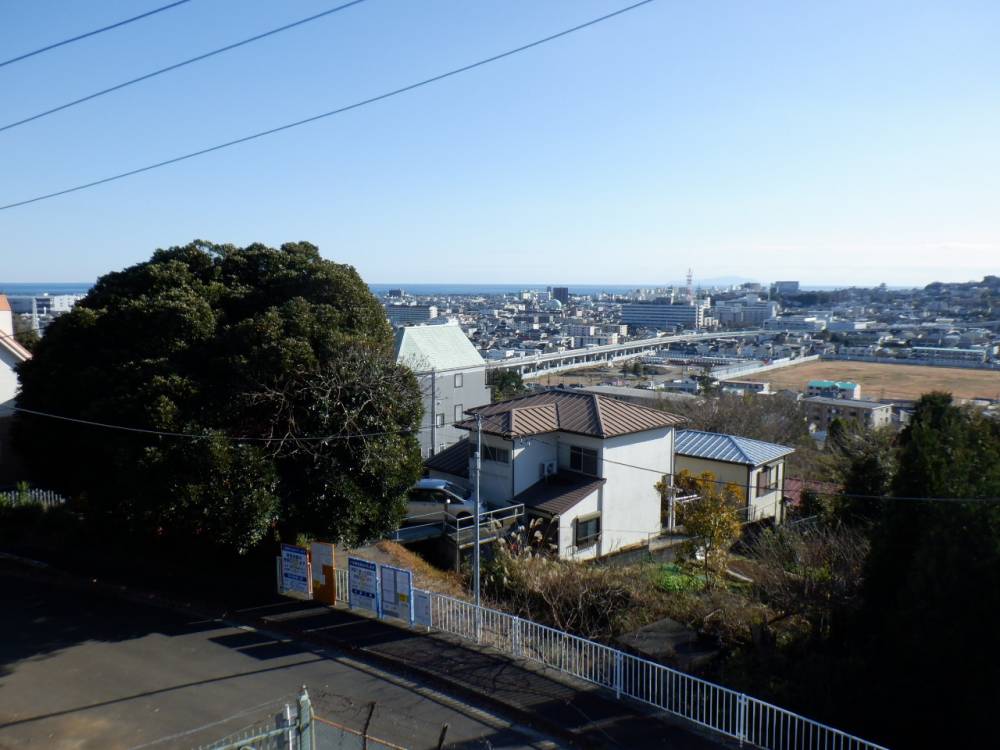 久野配水池から市域を望む