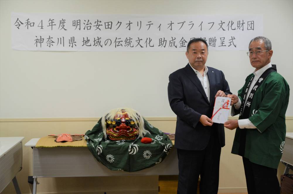 目録贈呈