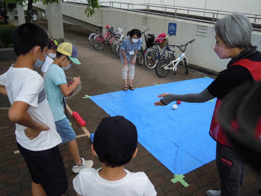 野外遊びの様子（まちだっこ食堂）