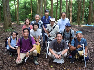 舟原圃場付近にて記念撮影