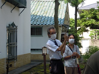講師 市立中央図書館 学芸員 山口博さん（左）、白政晶子さん（右）