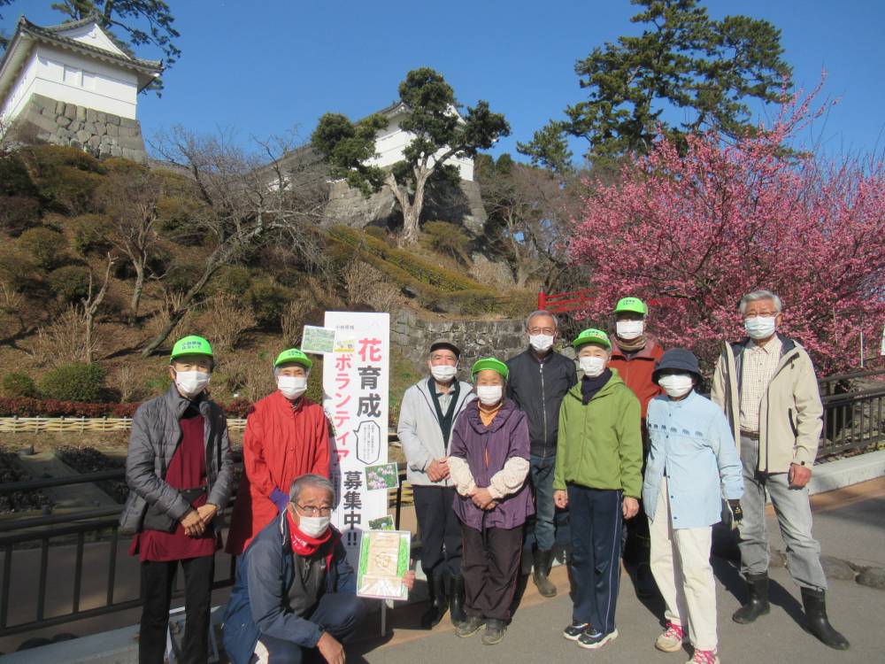 観梅時期の作業後に記念写真