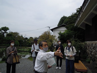 松永記念館の庭にて