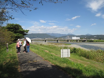 酒匂川土手にて