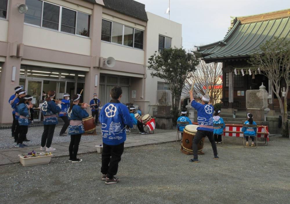 白山神社における新年太鼓初め