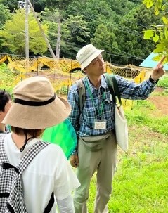 クルミの木や種類について細かく解説しているシーン。