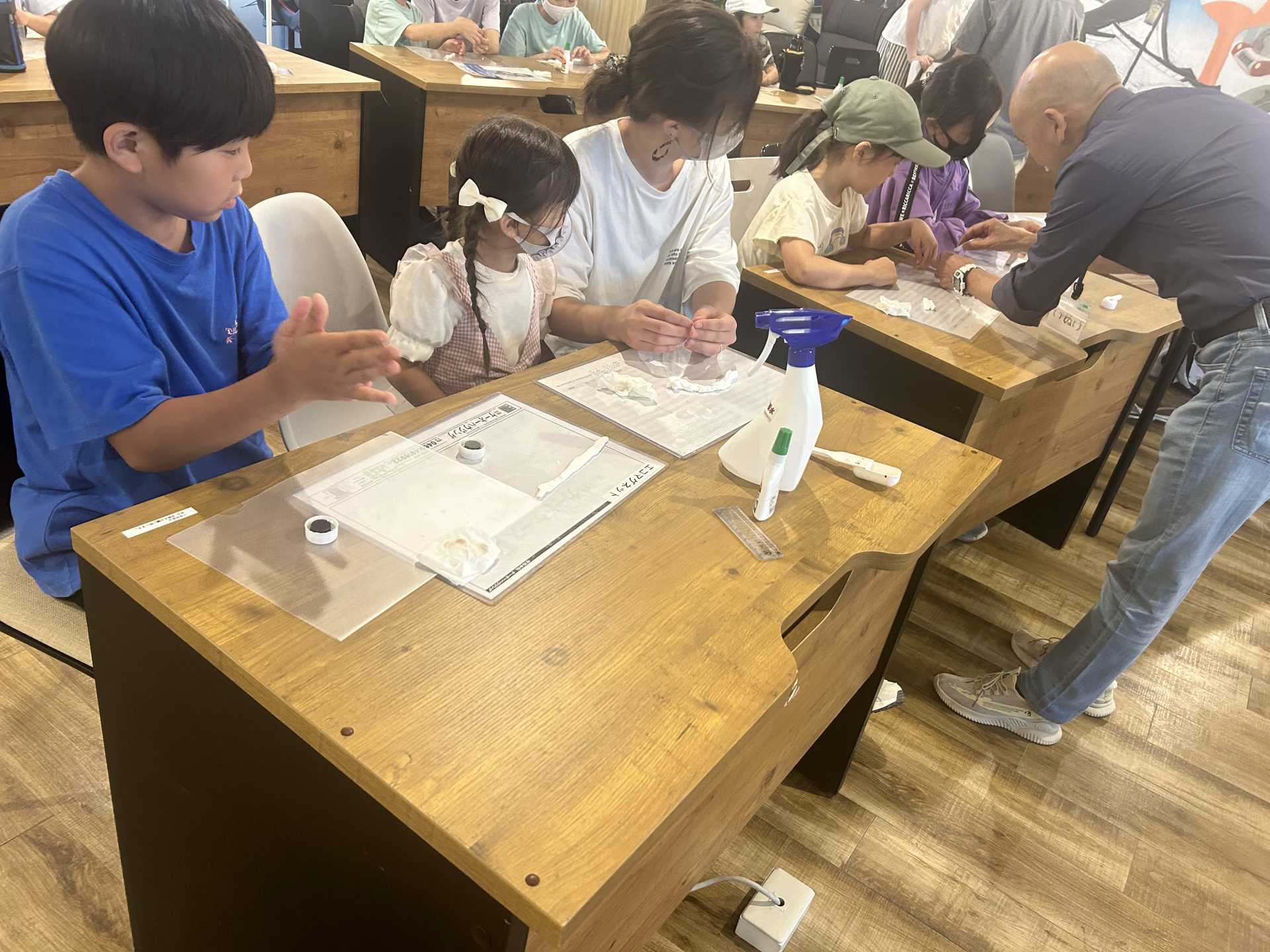 環境にやさしい「エコマグネット」を作ろう（認定特定非営利活動法人小田原なぎさ会）の様子