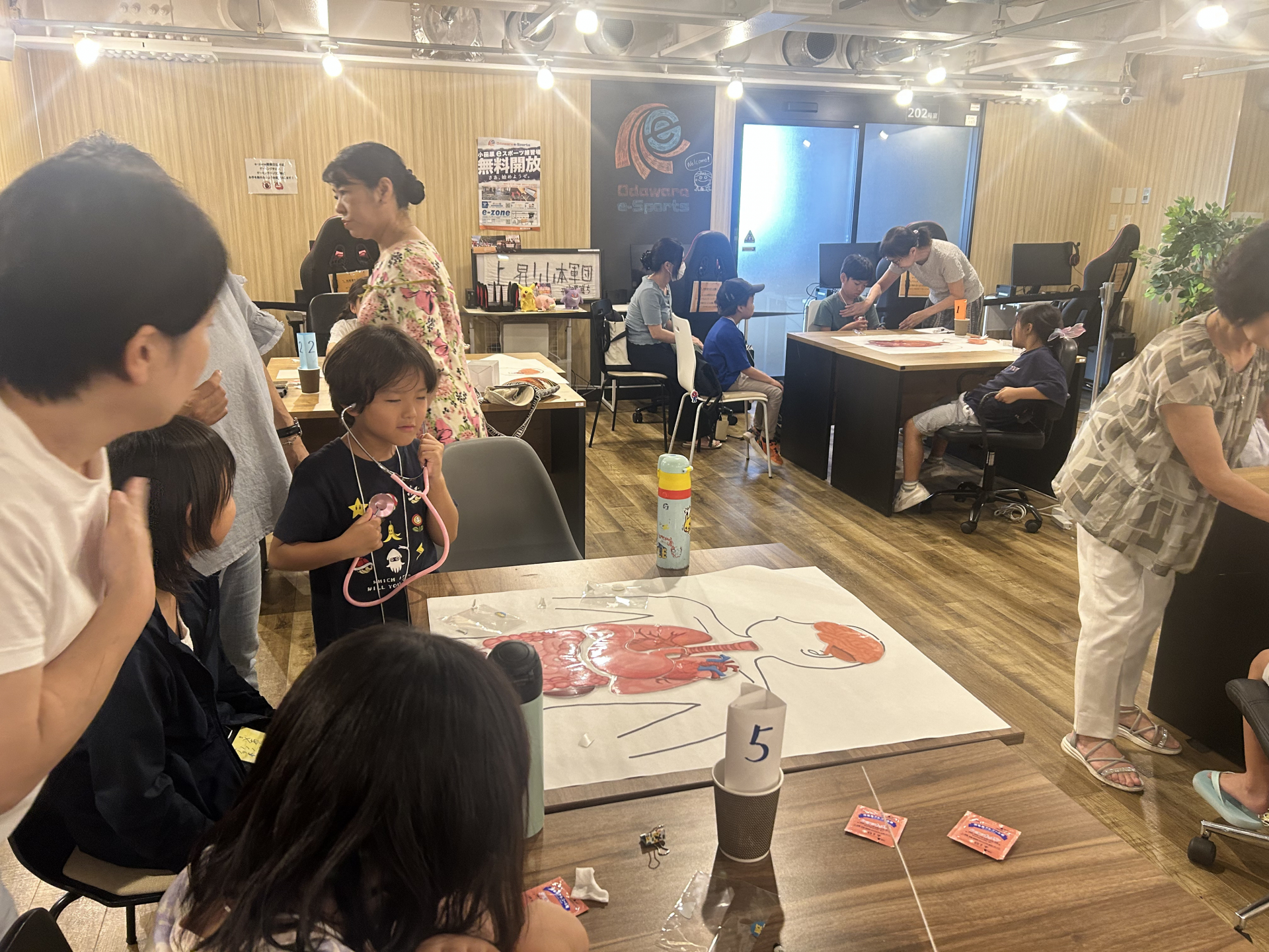 からだたんけん！元気パワーをみつけよう：みんなのいのちをまもるチカラをそだてよう(ピンクリボンぷらすODAWARA女性のがんを考える会)の様子