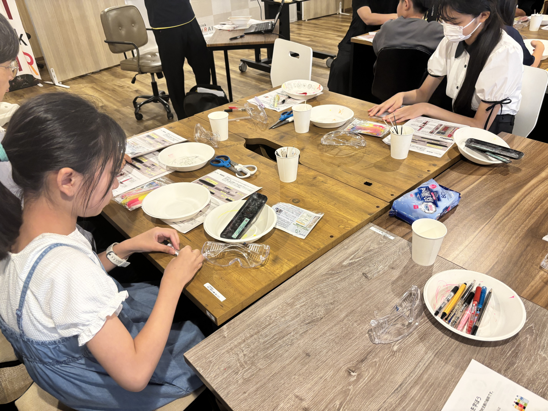 身近な筆記具でSDGsを学ぶ！ (株式会社パイロットコーポレーション)の様子