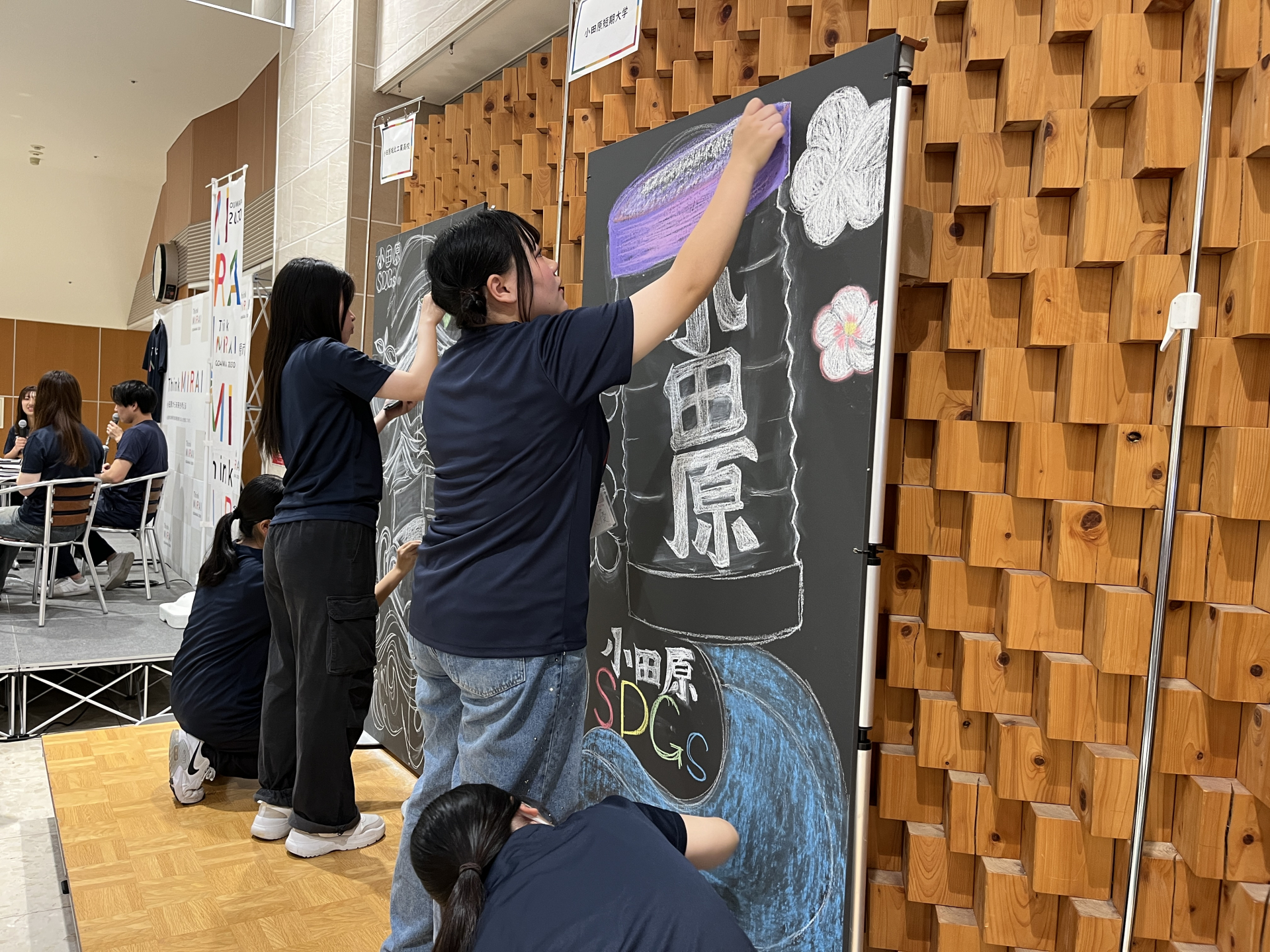 ライブチョークアート制作の様子