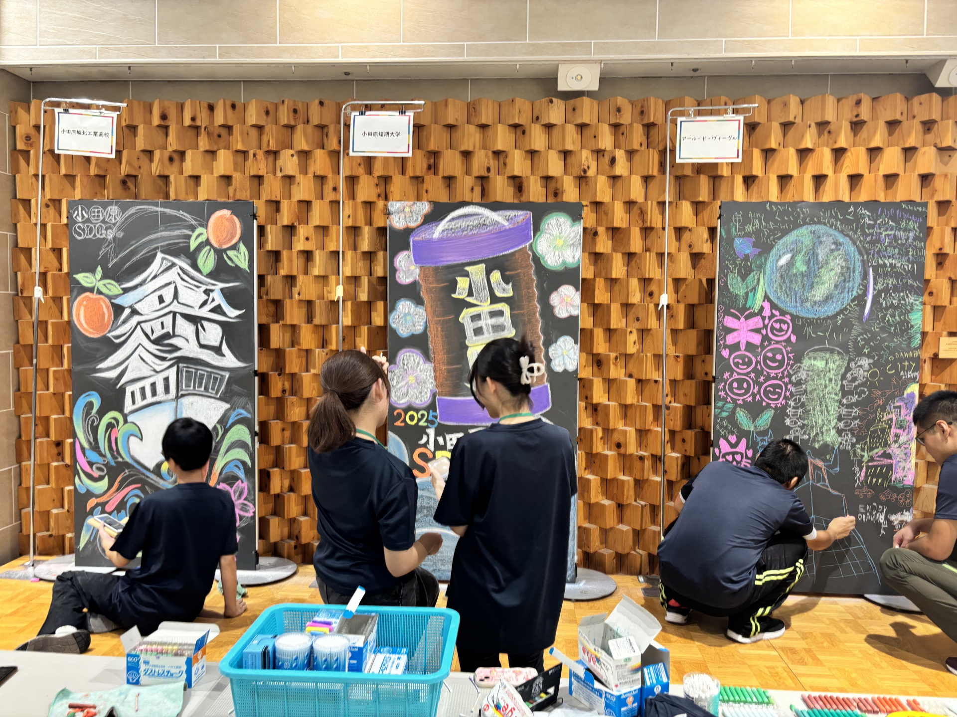 ライブチョークアート制作の様子