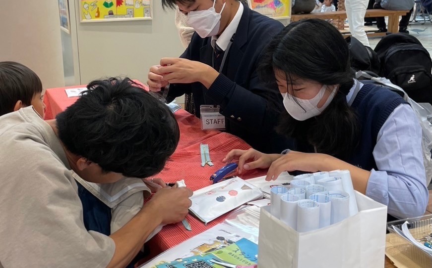 お菓子の袋でポーチをつくろう！写真②