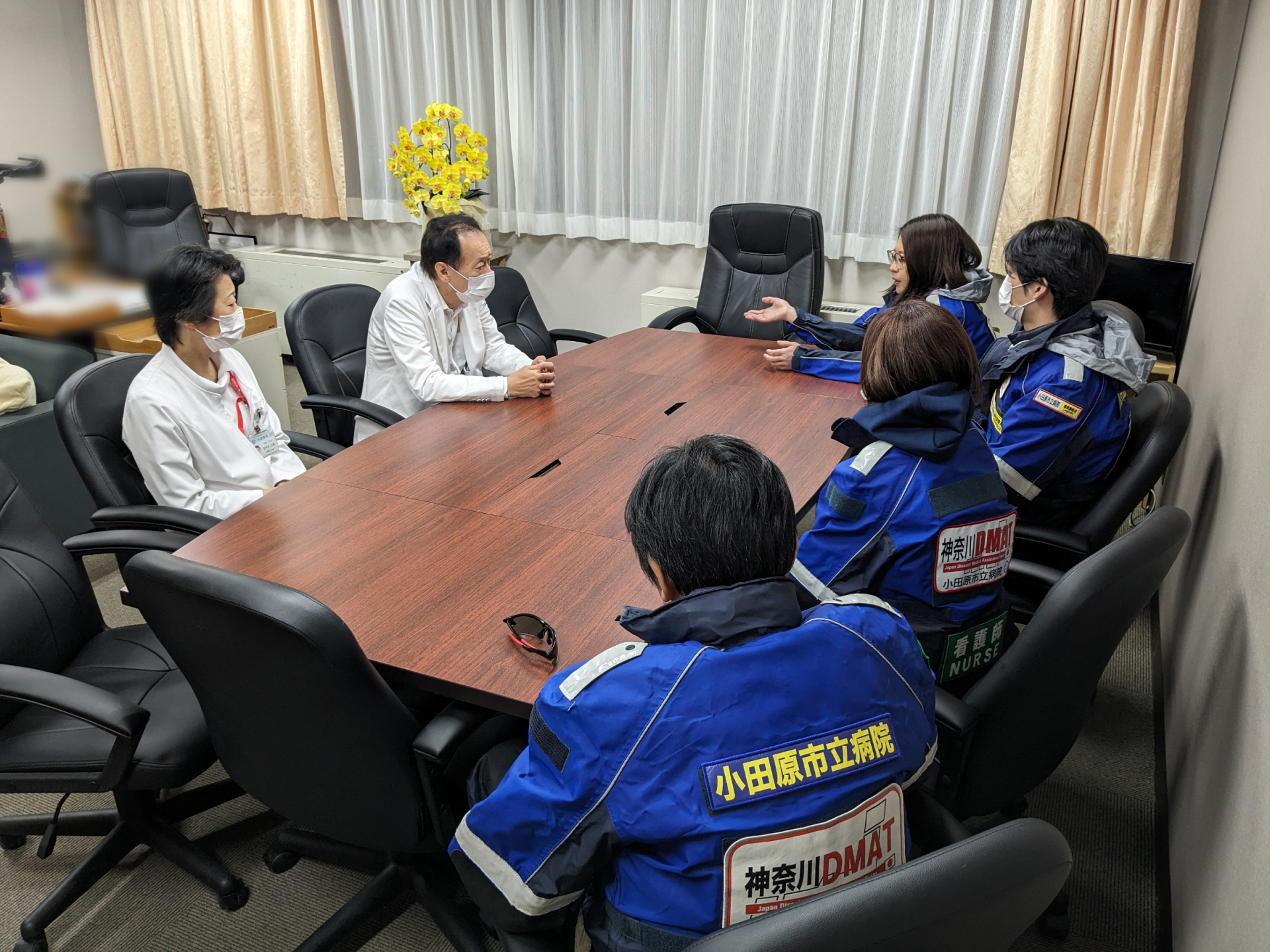 院長室にてチーム1のDMAT隊の活動報告