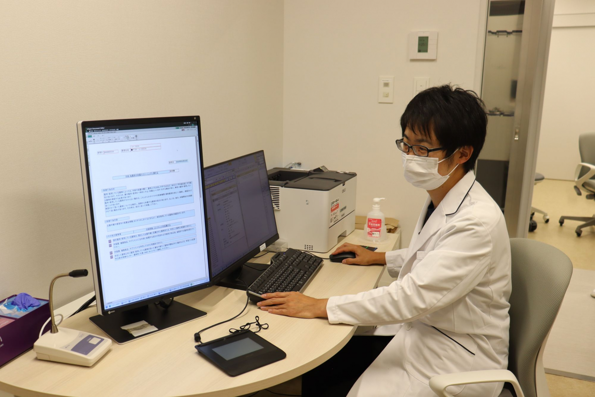 手術や処置を予定されている場合、服用されている薬剤によっては、出血や血栓などのリスクになる場合があります。そのため、当院では薬剤師外来を開設し事前に服用されている薬剤の確認や休薬期間の設定を行っています。