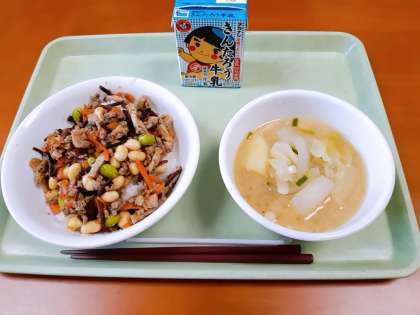 下中たまねぎを使った給食