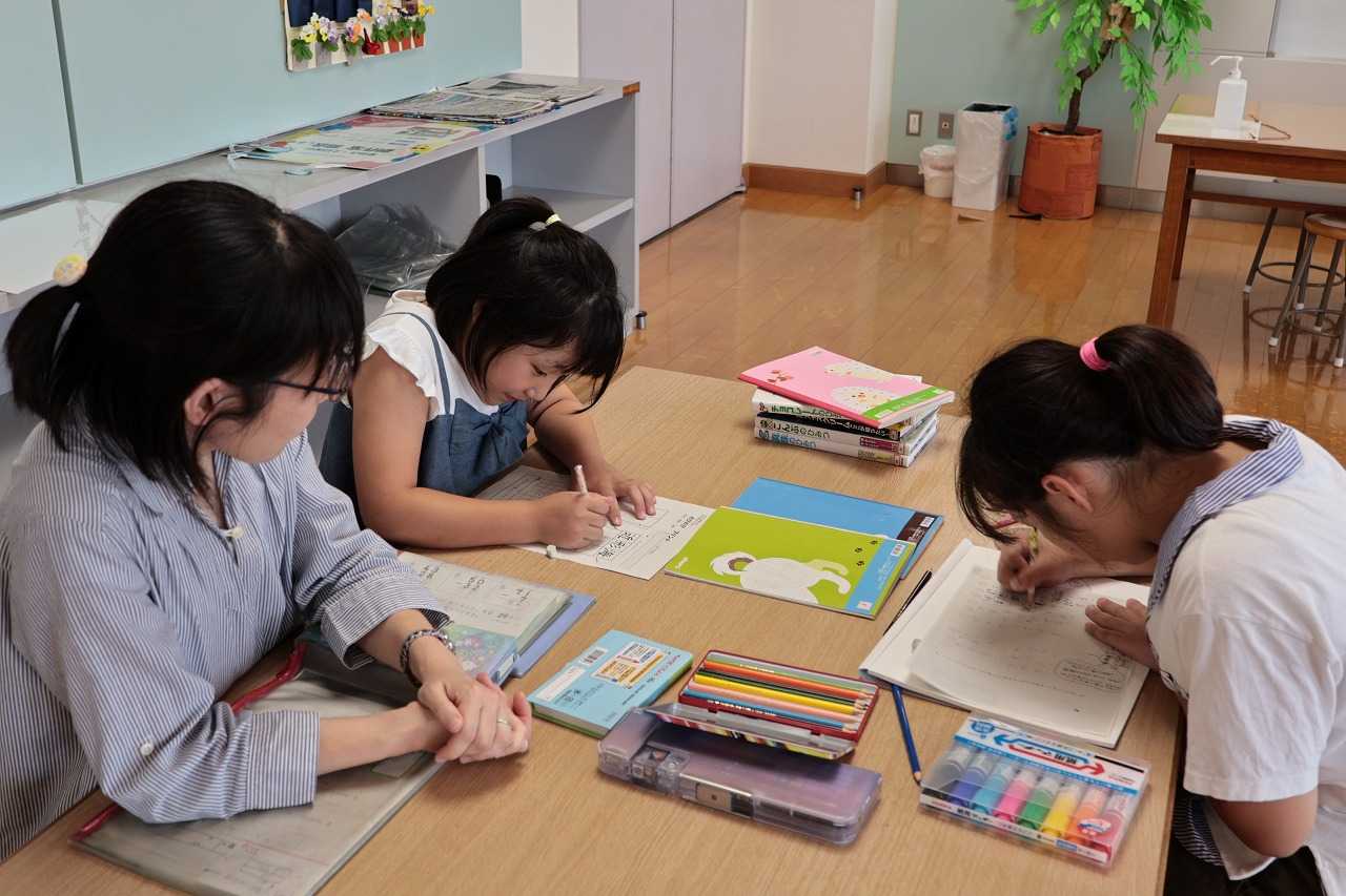創作室を使って勉強している様子
