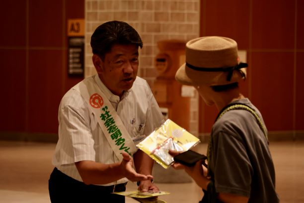 街頭宣伝活動写真３