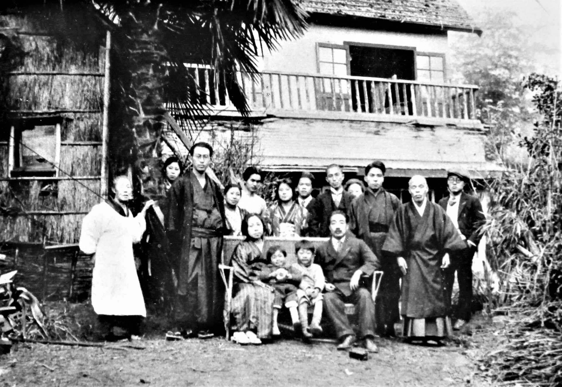 白秋一家と小田原の知人たちの写真