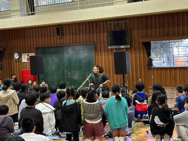 バケツドラマーMASAのアウトリーチ実施の様子