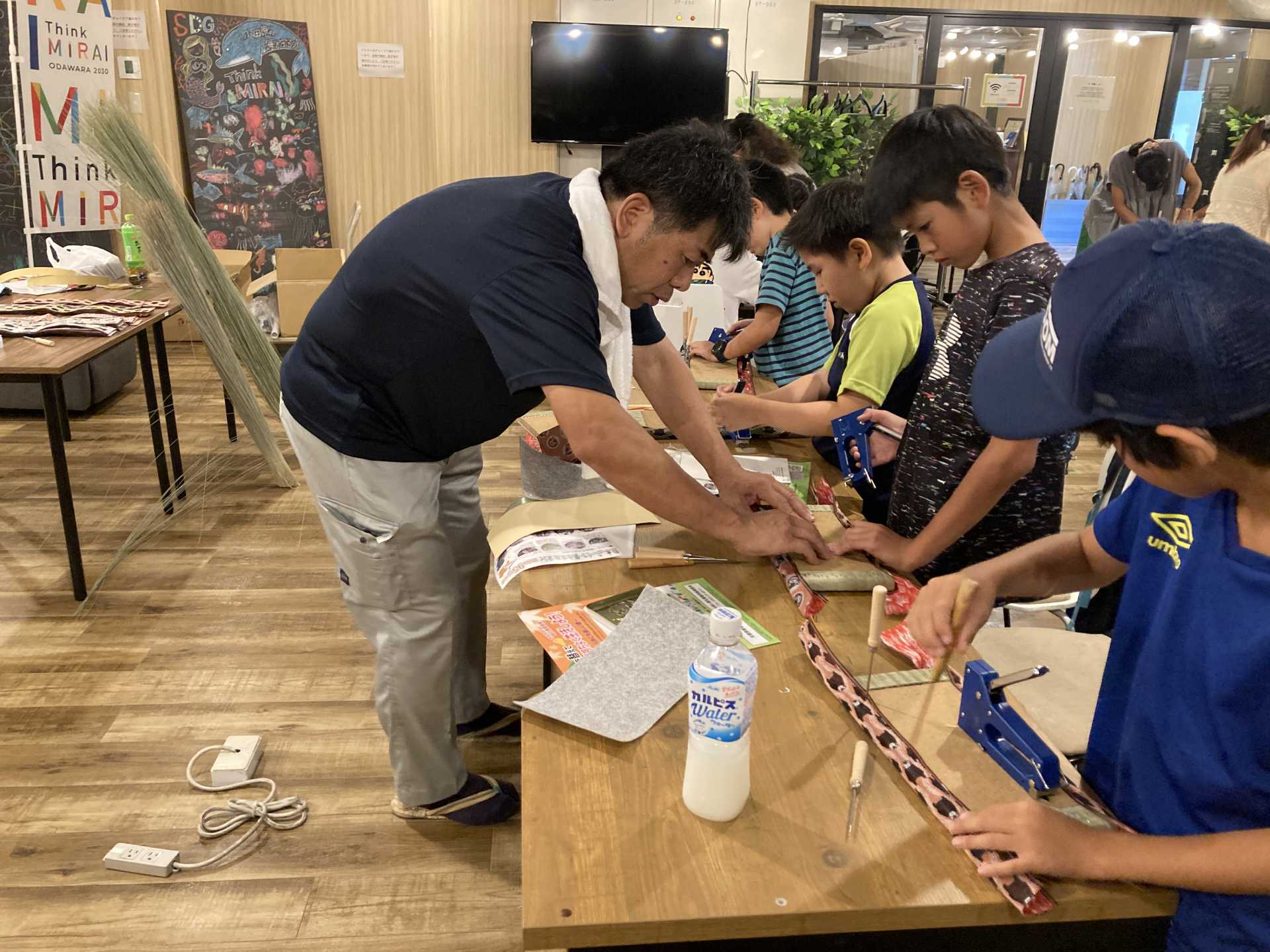 い草を使ってミニ畳を作ろう（真壁畳店）の様子